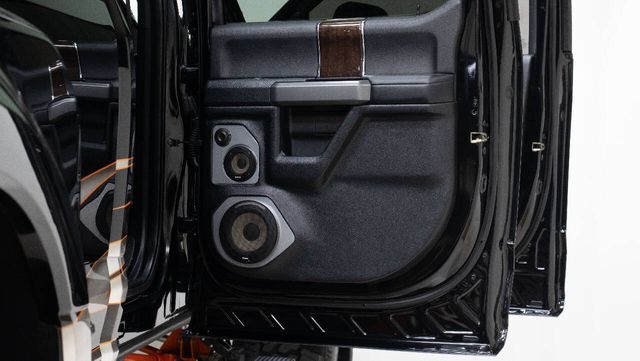 2017 Ford F-350 Super Duty Platinum 4x4 4dr Crew Cab 8 ft. LB DRW Pickup | Houston, TX | Houston Auto Credit