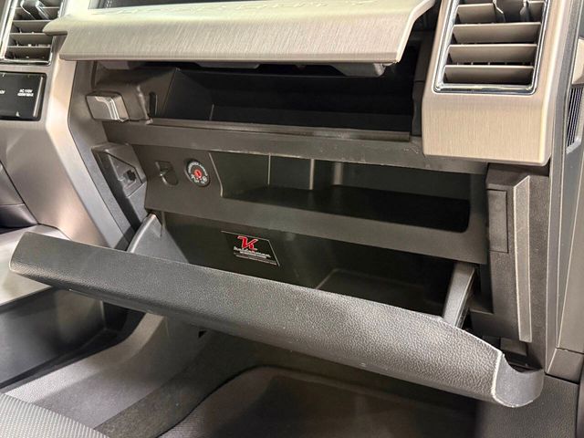 2017 Ford F-350 Super Duty Platinum 4x4 4dr Crew Cab 8 ft. LB DRW Pickup | Houston, TX | Houston Auto Credit 2017 Ford F-350 Super Duty Platinum 4x4 4dr Crew Cab 8 ft. LB DRW Pickup | Houston, TX | Houston Auto Credit