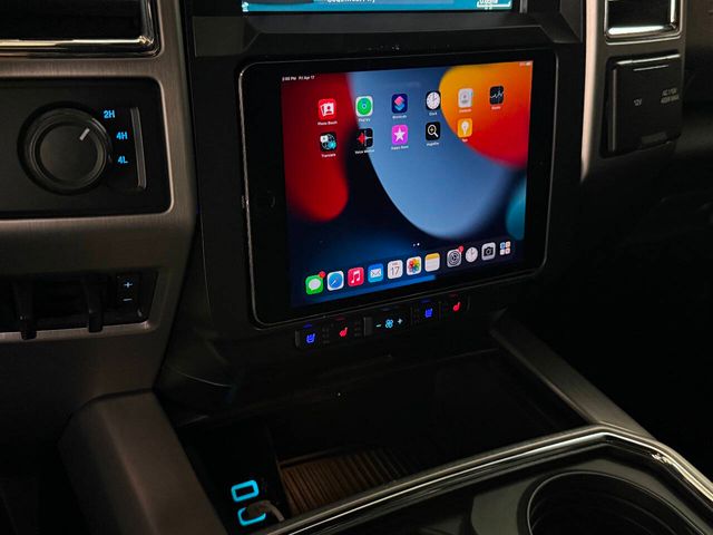 2017 Ford F-350 Super Duty Platinum 4x4 4dr Crew Cab 8 ft. LB DRW Pickup | Houston, TX | Houston Auto Credit