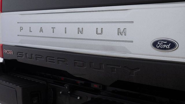 2017 Ford F-350 Super Duty Platinum 4x4 4dr Crew Cab 8 ft. LB DRW Pickup | Houston, TX | Houston Auto Credit