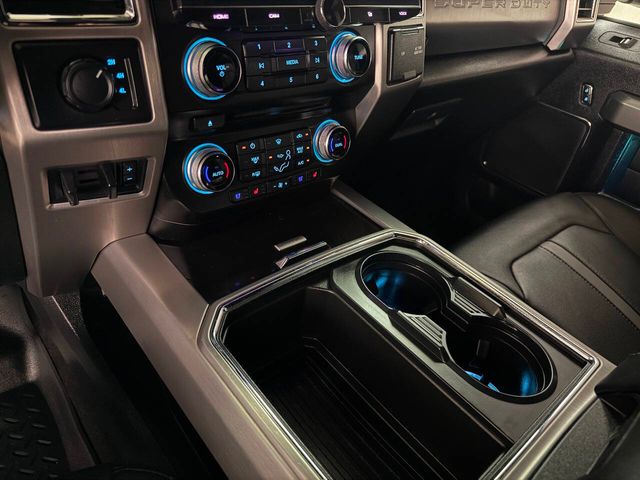 2017 Ford F-350 Super Duty Platinum 4x4 4dr Crew Cab 8 ft. LB DRW Pickup | Houston, TX | Houston Auto Credit