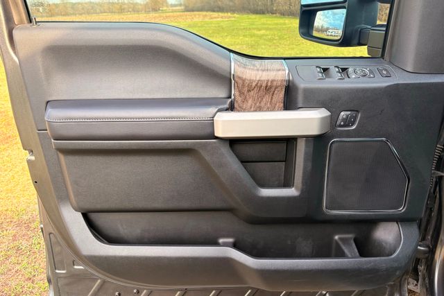 2017 Ford F-350 Super Duty Lariat | Roscoe, IL | Autoland Outlets