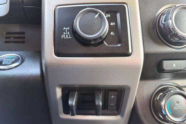 2017 Ford F-350 Super Duty Lariat | Roscoe, IL | Autoland Outlets 2017 Ford F-350 Super Duty Lariat | Roscoe, IL | Autoland Outlets