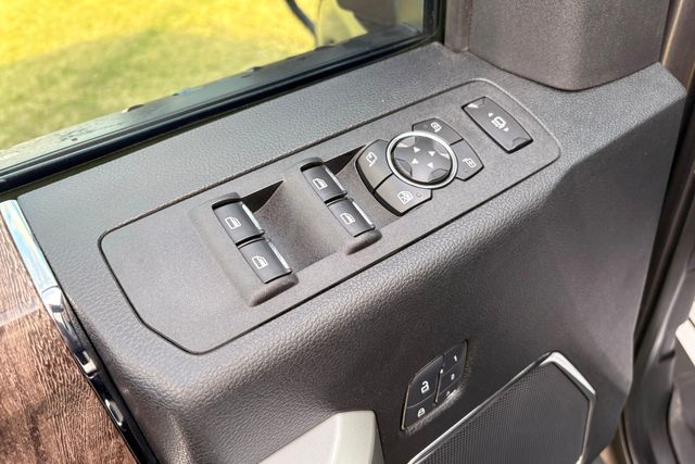 2017 Ford F-350 Super Duty Lariat | Roscoe, IL | Autoland Outlets