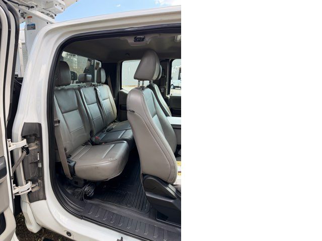2017 Ford F-550 4x4 Super Duty Altec AT-40G