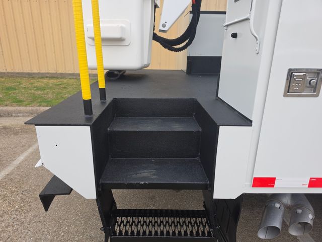 2017 Ford F550 4X4 45FT ETI BUCKET TRUCK ETI ETC40IH TELESCOPING AND ARTICULATING BUCKET | Irving, TX | Pinnacle Trucks