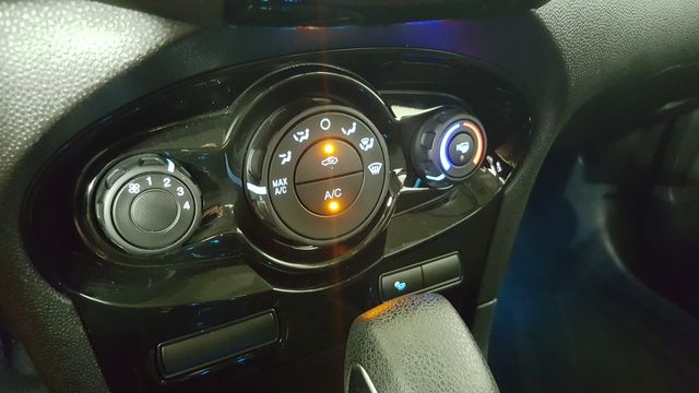 2017 Ford Fiesta SE | Carrollton, TX | Legend Motorcars of Carrollton 2017 Ford Fiesta SE | Carrollton, TX | Legend Motorcars of Carrollton