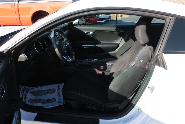 2017 Ford Mustang V6 | Granite City, Illinois | MasterCars Company Inc. 2017 Ford Mustang V6 | Granite City, Illinois | MasterCars Company Inc.