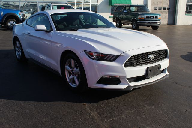 2017 Ford Mustang V6 | Granite City, Illinois | MasterCars Company Inc. 2017 Ford Mustang V6 | Granite City, Illinois | MasterCars Company Inc.