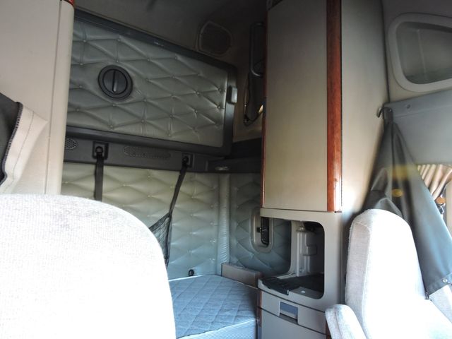 2017 Freightliner Cascadia  Sleeper