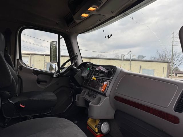 2017 Freightliner M-106