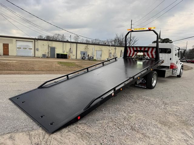 2017 Freightliner M-106