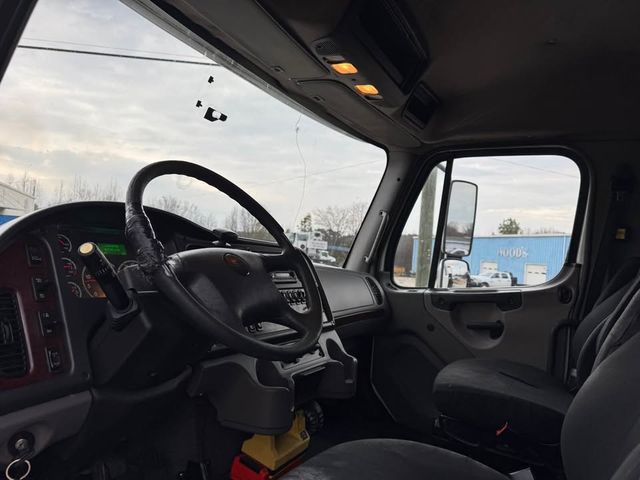 2017 Freightliner M-106