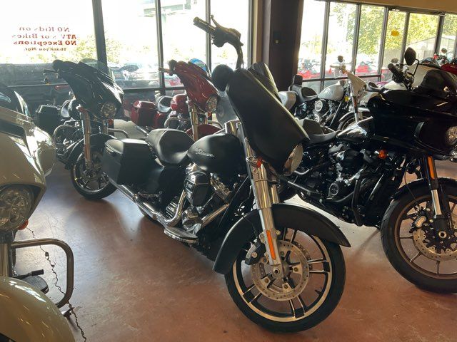 2017 Harley-Davidson Street Glide Base 2017 Harley-Davidson Street Glide Base