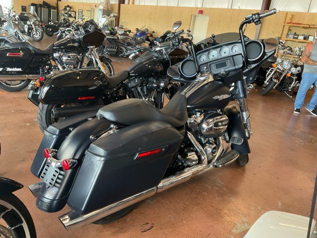 2017 Harley-Davidson Street Glide Base 2017 Harley-Davidson Street Glide Base