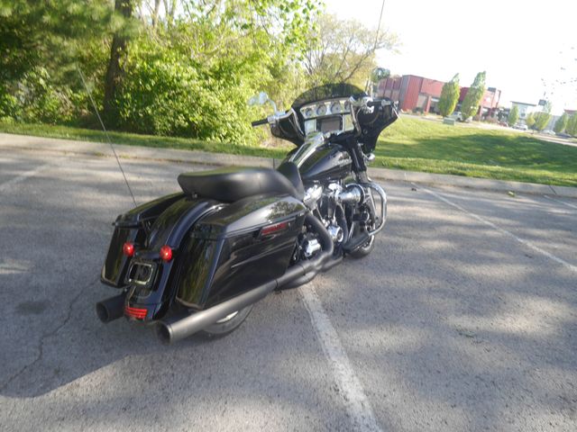 2017 Harley-Davidson Street Glide Special