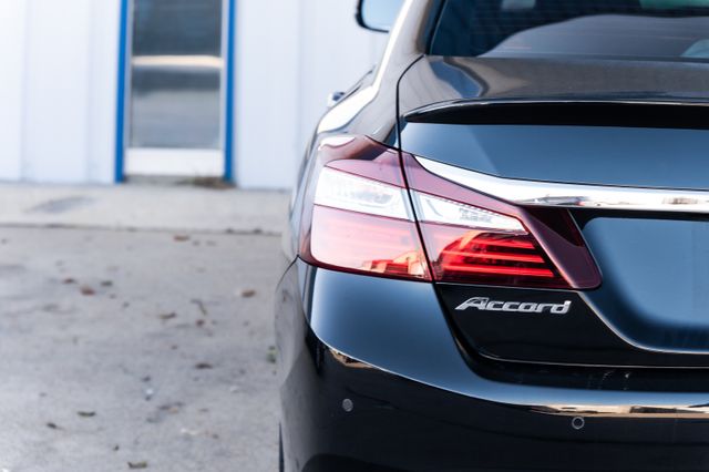 2017 Honda Accord NAV LEATHER SUNROOF LOADED CLEAN CARFAX 2 OWNERS 2017 Honda Accord NAV LEATHER SUNROOF LOADED CLEAN CARFAX 2 OWNERS