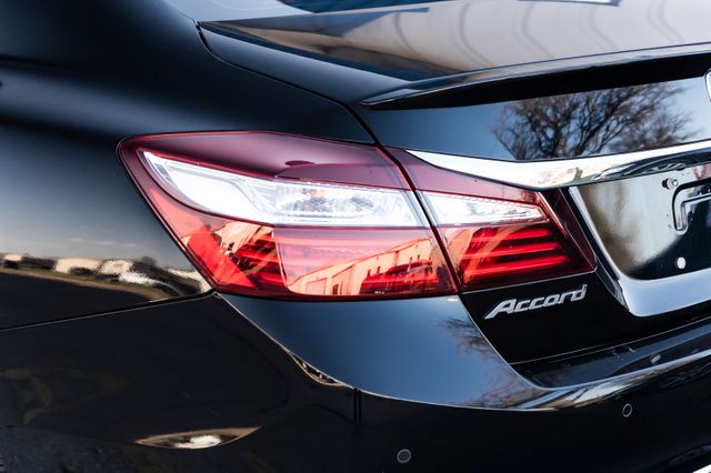 2017 Honda Accord NAV LEATHER SUNROOF LOADED CLEAN CARFAX 2 OWNERS 2017 Honda Accord NAV LEATHER SUNROOF LOADED CLEAN CARFAX 2 OWNERS