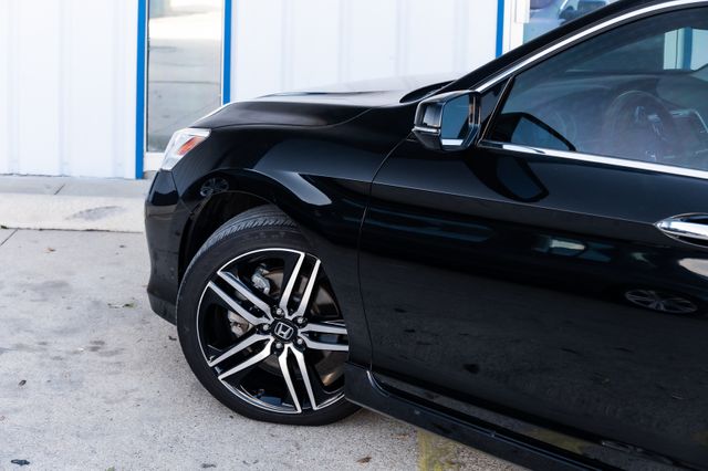 2017 Honda Accord NAV LEATHER SUNROOF LOADED CLEAN CARFAX 2 OWNERS