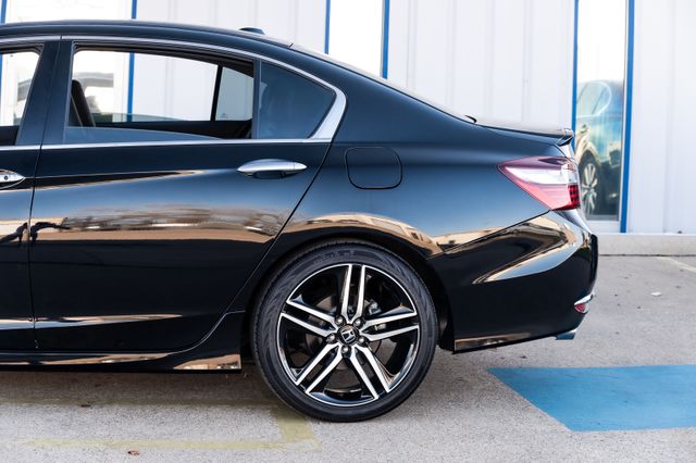 2017 Honda Accord NAV LEATHER SUNROOF LOADED CLEAN CARFAX 2 OWNERS 2017 Honda Accord NAV LEATHER SUNROOF LOADED CLEAN CARFAX 2 OWNERS