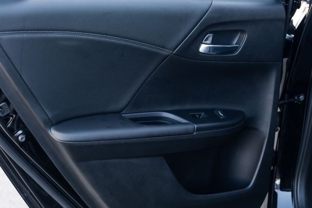 2017 Honda Accord NAV LEATHER SUNROOF LOADED CLEAN CARFAX 2 OWNERS