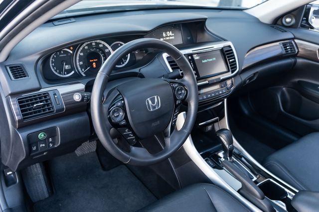 2017 Honda Accord NAV LEATHER SUNROOF LOADED CLEAN CARFAX 2 OWNERS 2017 Honda Accord NAV LEATHER SUNROOF LOADED CLEAN CARFAX 2 OWNERS