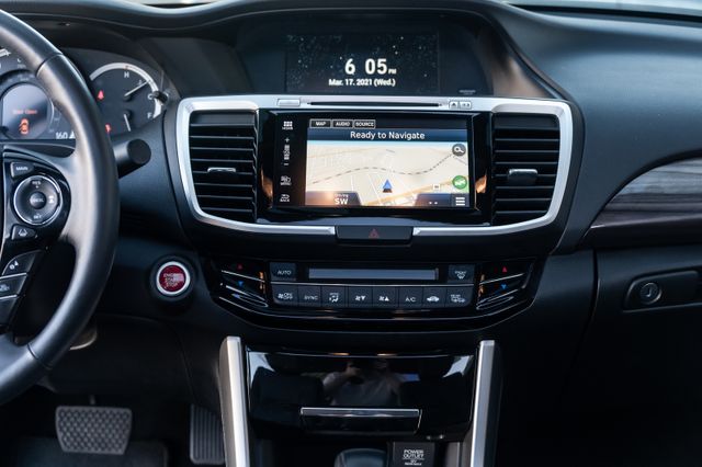 2017 Honda Accord NAV LEATHER SUNROOF LOADED CLEAN CARFAX 2 OWNERS 2017 Honda Accord NAV LEATHER SUNROOF LOADED CLEAN CARFAX 2 OWNERS