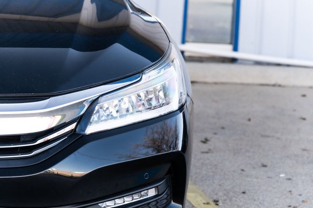 2017 Honda Accord NAV LEATHER SUNROOF LOADED CLEAN CARFAX 2 OWNERS