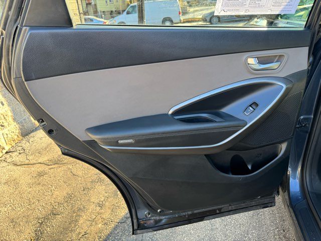 2017 Hyundai SANTA FE SE