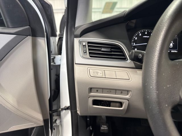 2017 Hyundai SONATA SE | Houston, TX | Texas Star Motors 2017 Hyundai SONATA SE | Houston, TX | Texas Star Motors