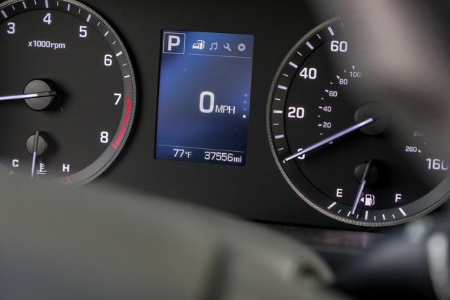 2017 Hyundai Sonata Drive Modes Bluetooth Cruise Control LOW MILES 2017 Hyundai Sonata Drive Modes Bluetooth Cruise Control LOW MILES