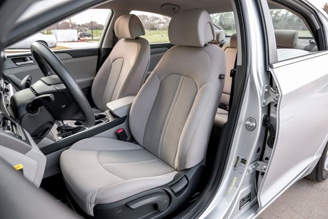 2017 Hyundai Sonata Drive Modes Bluetooth Cruise Control LOW MILES 2017 Hyundai Sonata Drive Modes Bluetooth Cruise Control LOW MILES