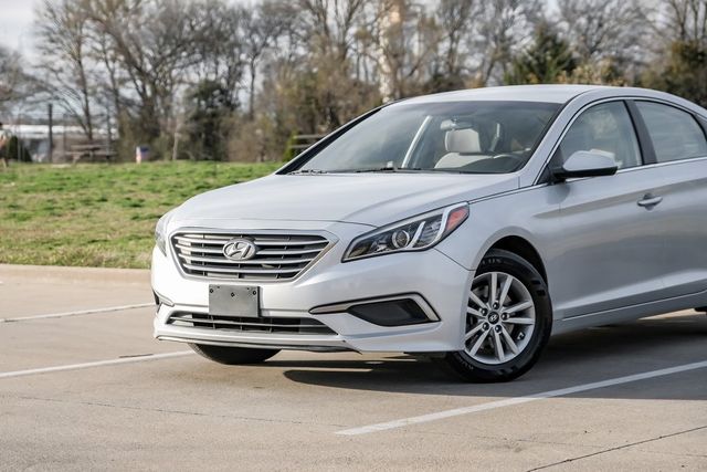 2017 Hyundai Sonata Drive Modes Bluetooth Cruise Control LOW MILES 2017 Hyundai Sonata Drive Modes Bluetooth Cruise Control LOW MILES