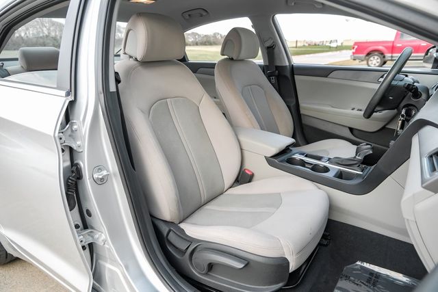 2017 Hyundai Sonata Drive Modes Bluetooth Cruise Control LOW MILES 2017 Hyundai Sonata Drive Modes Bluetooth Cruise Control LOW MILES