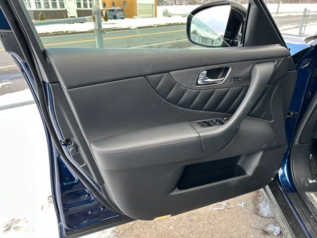 2017 INFINITI QX70 Base