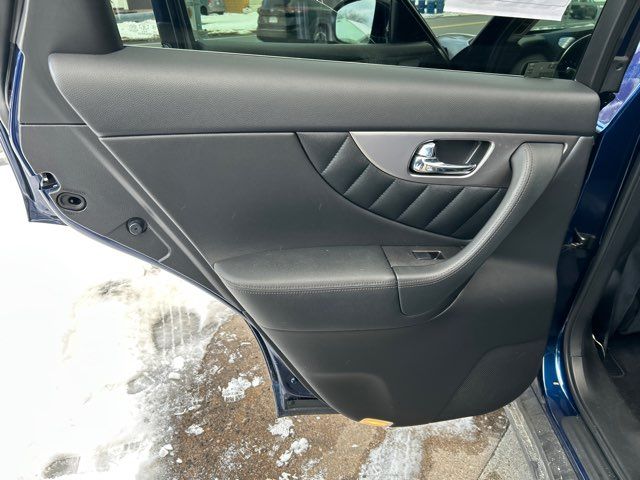 2017 INFINITI QX70 Base