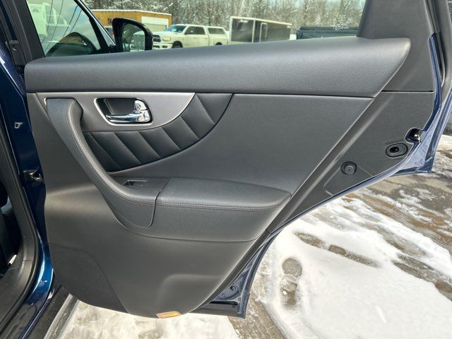 2017 INFINITI QX70 Base