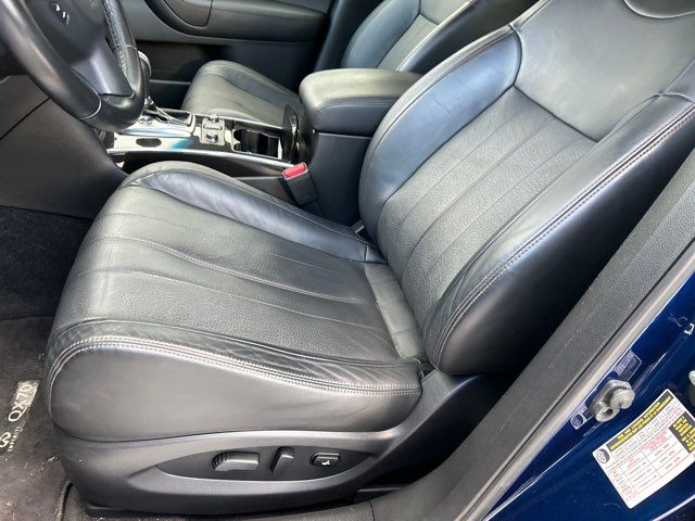 2017 INFINITI QX70 Base