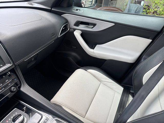 2017 Jaguar F-PACE 35t R-Sport