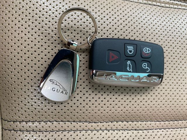 2017 Jaguar F-PACE 35t Prestige | New Brunswick, New Jersey | Brilliant Auto Sales 2017 Jaguar F-PACE 35t Prestige | New Brunswick, New Jersey | Brilliant Auto Sales