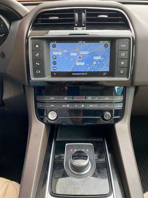 2017 Jaguar F-PACE 35t Prestige | New Brunswick, New Jersey | Brilliant Auto Sales 2017 Jaguar F-PACE 35t Prestige | New Brunswick, New Jersey | Brilliant Auto Sales