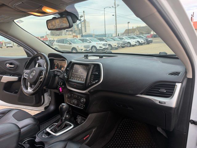 2017 Jeep Cherokee Trailhawk V6 | Dickinson, ND | Heiser Motors 2017 Jeep Cherokee Trailhawk V6 | Dickinson, ND | Heiser Motors