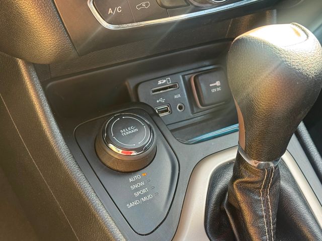 2017 Jeep Cherokee Latitude | Plano, TX | Schneck Motor Company