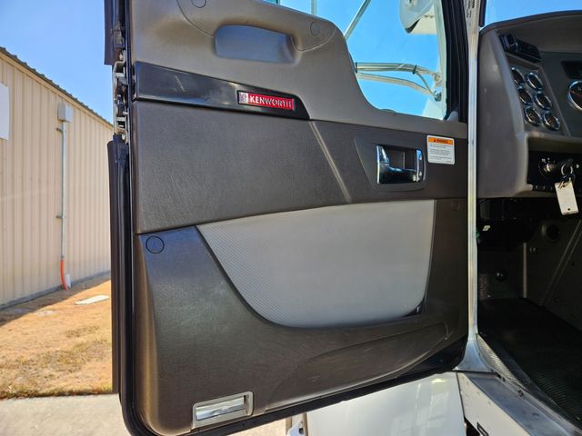 2017 Kenworth T370 ALTEC MATERIAL HANDLER ALTEC AA55 60FT REACH WITH JIB | Irving, TX | Pinnacle Trucks