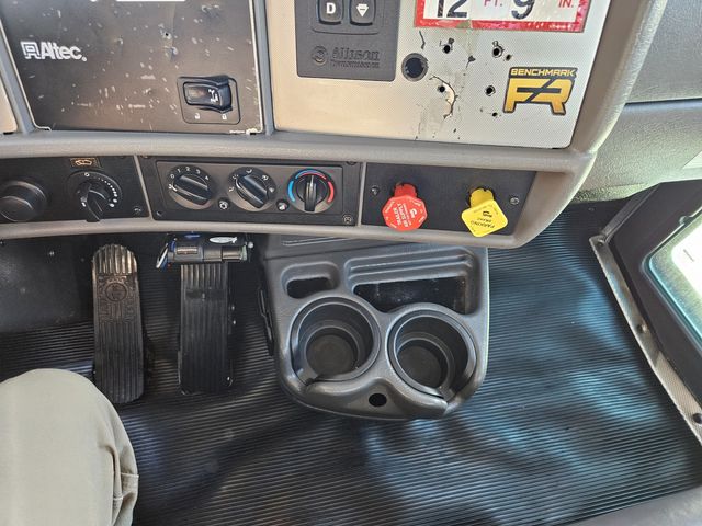 2017 Kenworth T370 ALTEC MATERIAL HANDLER ALTEC AA55 60FT REACH WITH JIB | Irving, TX | Pinnacle Trucks 2017 Kenworth T370 ALTEC MATERIAL HANDLER ALTEC AA55 60FT REACH WITH JIB | Irving, TX | Pinnacle Trucks