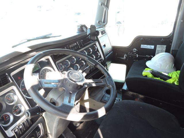 2017 Kenworth T800 Tri-Axel Dump Truck 