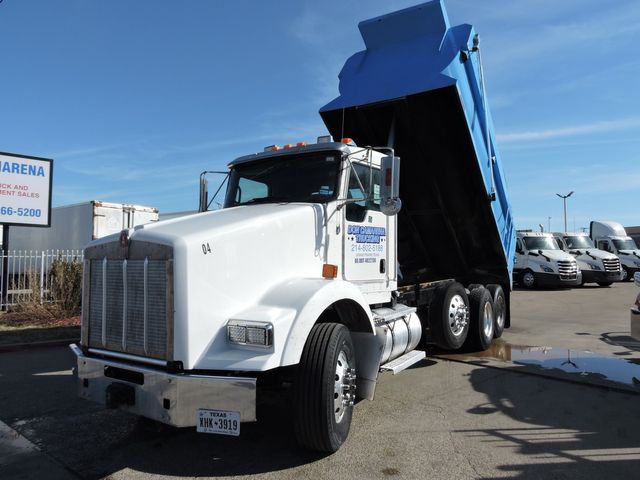 2017 Kenworth T800 Tri-Axel Dump Truck 