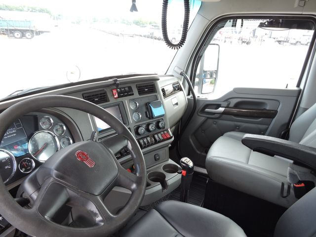 2017 Kenworth T880 Daycab