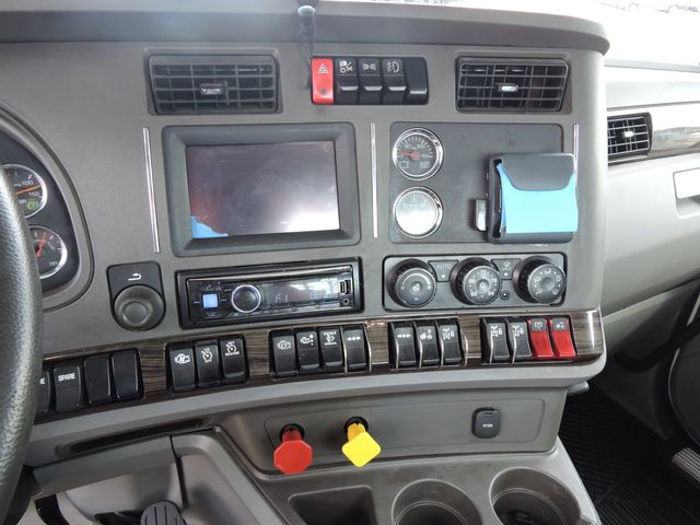 2017 Kenworth T880 Daycab