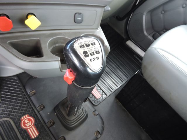 2017 Kenworth T880 Daycab